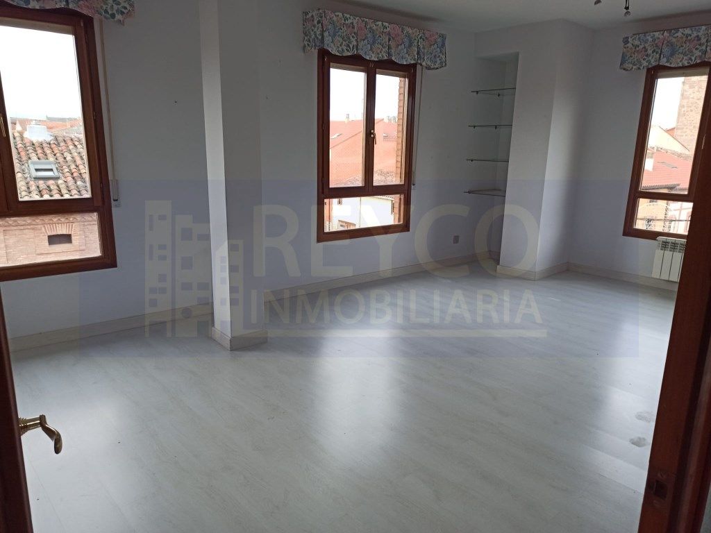 Bedroom of Flat for sale in Badarán