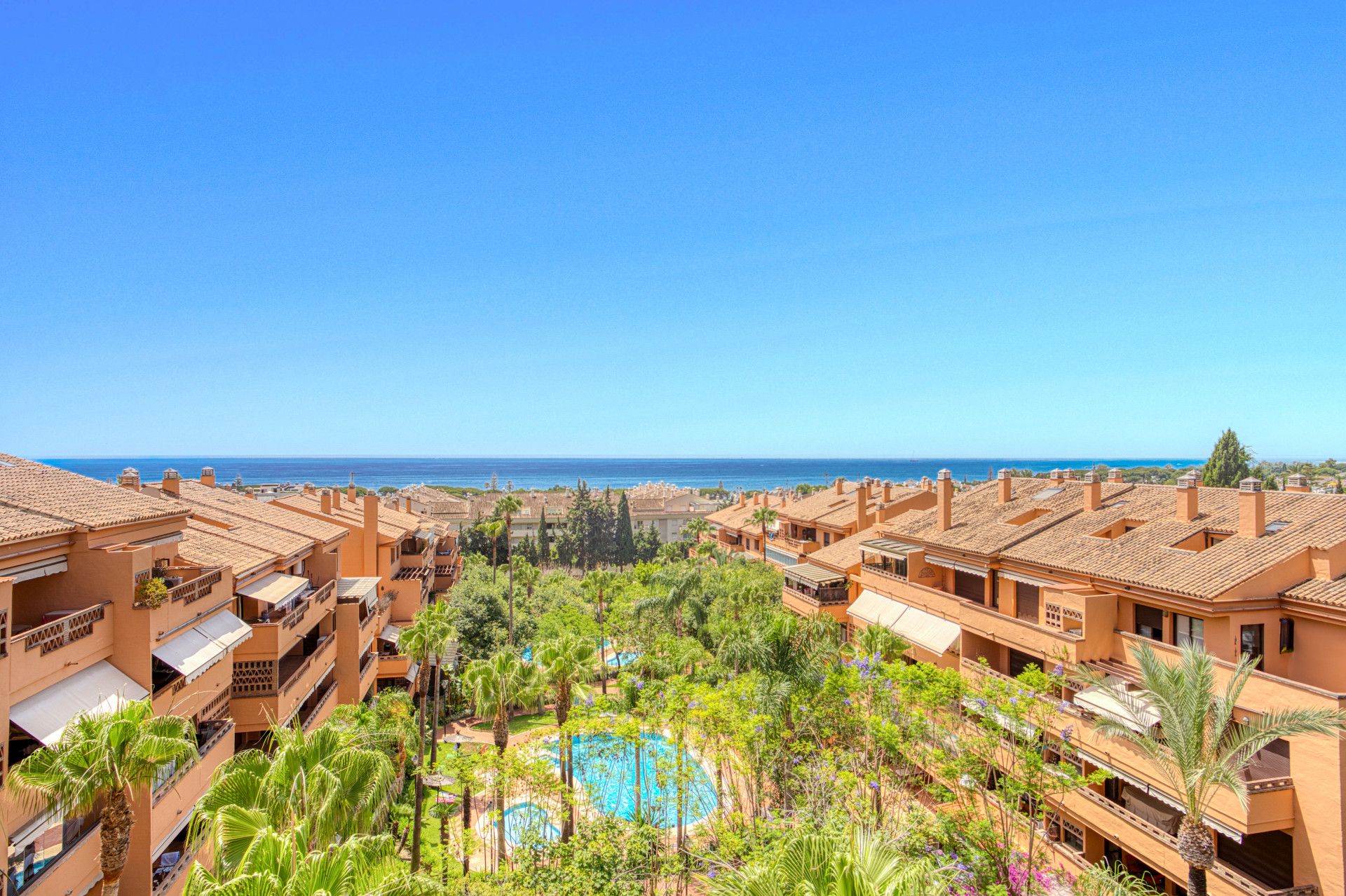 Exterior view of Attic for sale in Marbella  with Air Conditioner, Terrace and Swimming Pool
