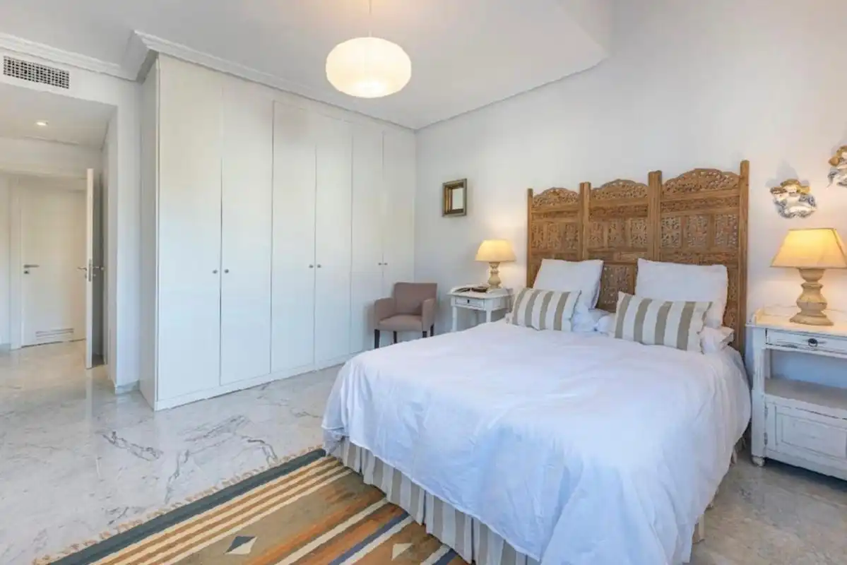 Schlafzimmer von Wohnung zum Verkauf in Marbella mit Klimaanlage, Heizung und Schwimmbad