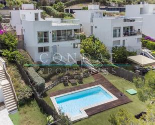 Vista exterior de Casa o xalet de lloguer en Sitges amb Aire condicionat, Jardí privat i Terrassa