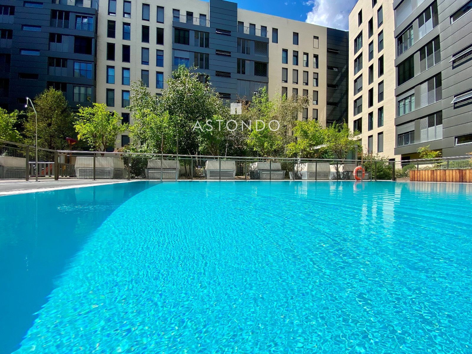 Piscina de Pis de lloguer en  Madrid Capital amb Aire condicionat, Calefacció i Traster
