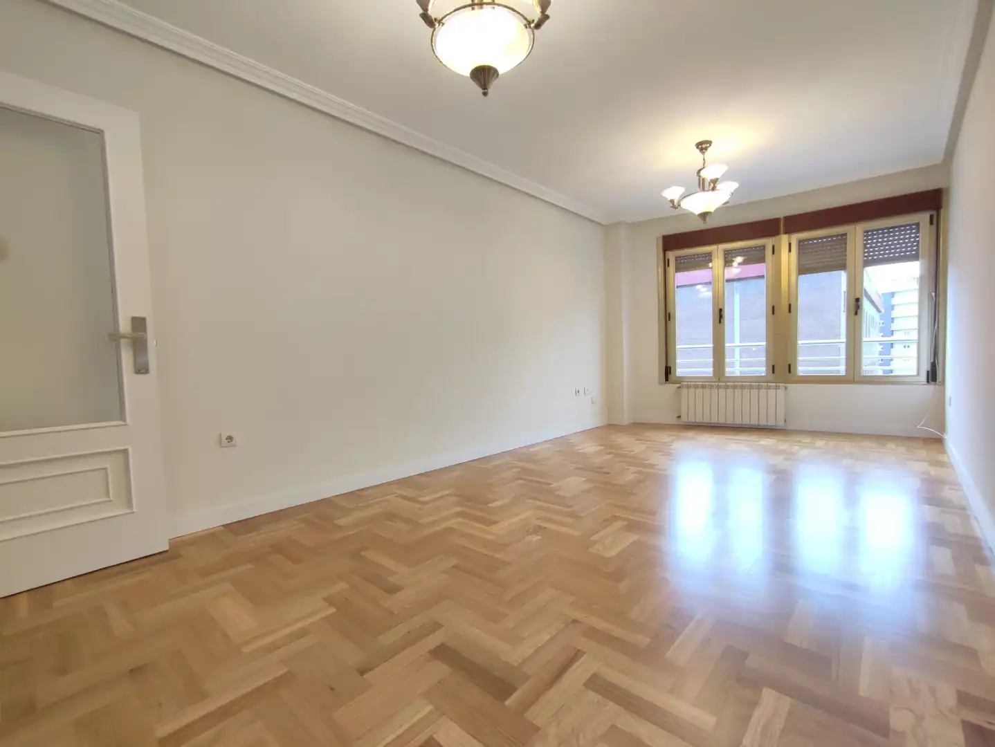 Wohnzimmer von Wohnung zur Miete in Gijón  mit Heizung, Parkett und Abstellraum