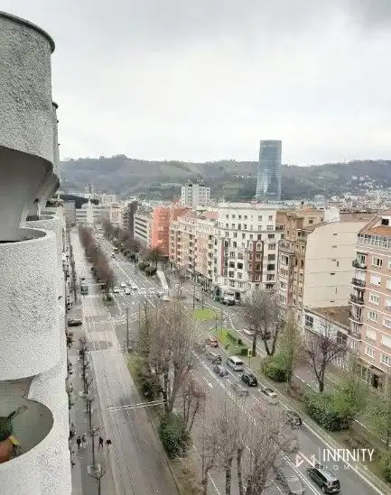 Vista exterior de Apartament de lloguer en Bilbao  amb Aire condicionat, Calefacció i Balcó