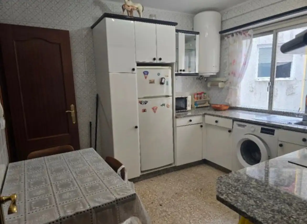Kitchen of Flat for rent in Vigo   with Furnished