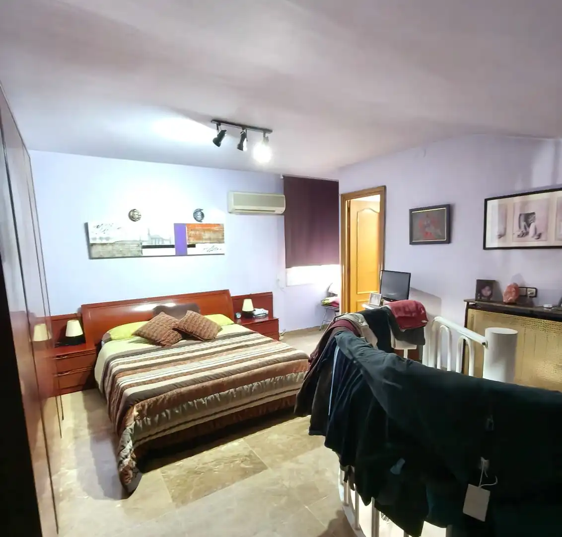 Schlafzimmer von Maisonette zum Verkauf in L'Hospitalet de Llobregat mit Klimaanlage, Heizung und Balkon