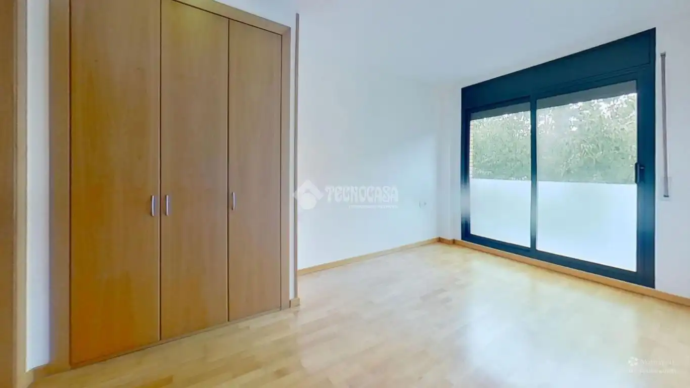Habitación de Piso en venta en Sabadell con Aire acondicionado, Calefacción y Balcón