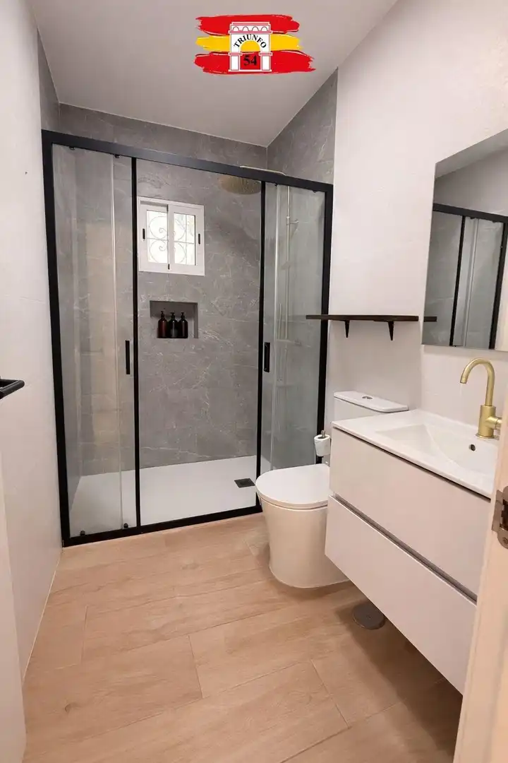 Badezimmer von Haus oder Chalet zum Verkauf in Pilar de la Horadada mit Klimaanlage, Privatgarten und Schwimmbad