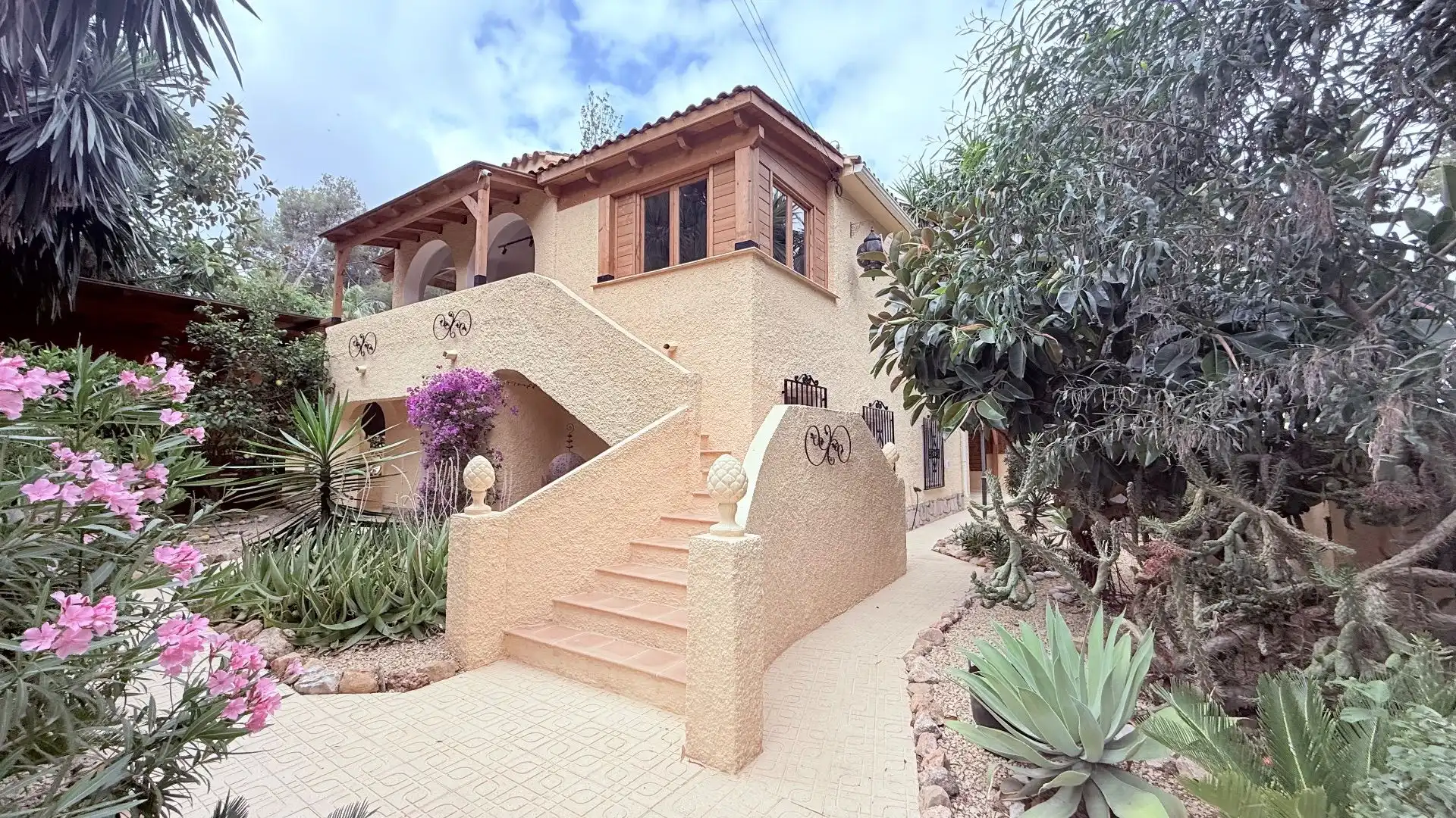 Vista exterior de Casa o xalet de lloguer en L'Alfàs del Pi amb Aire condicionat, Jardí privat i Piscina