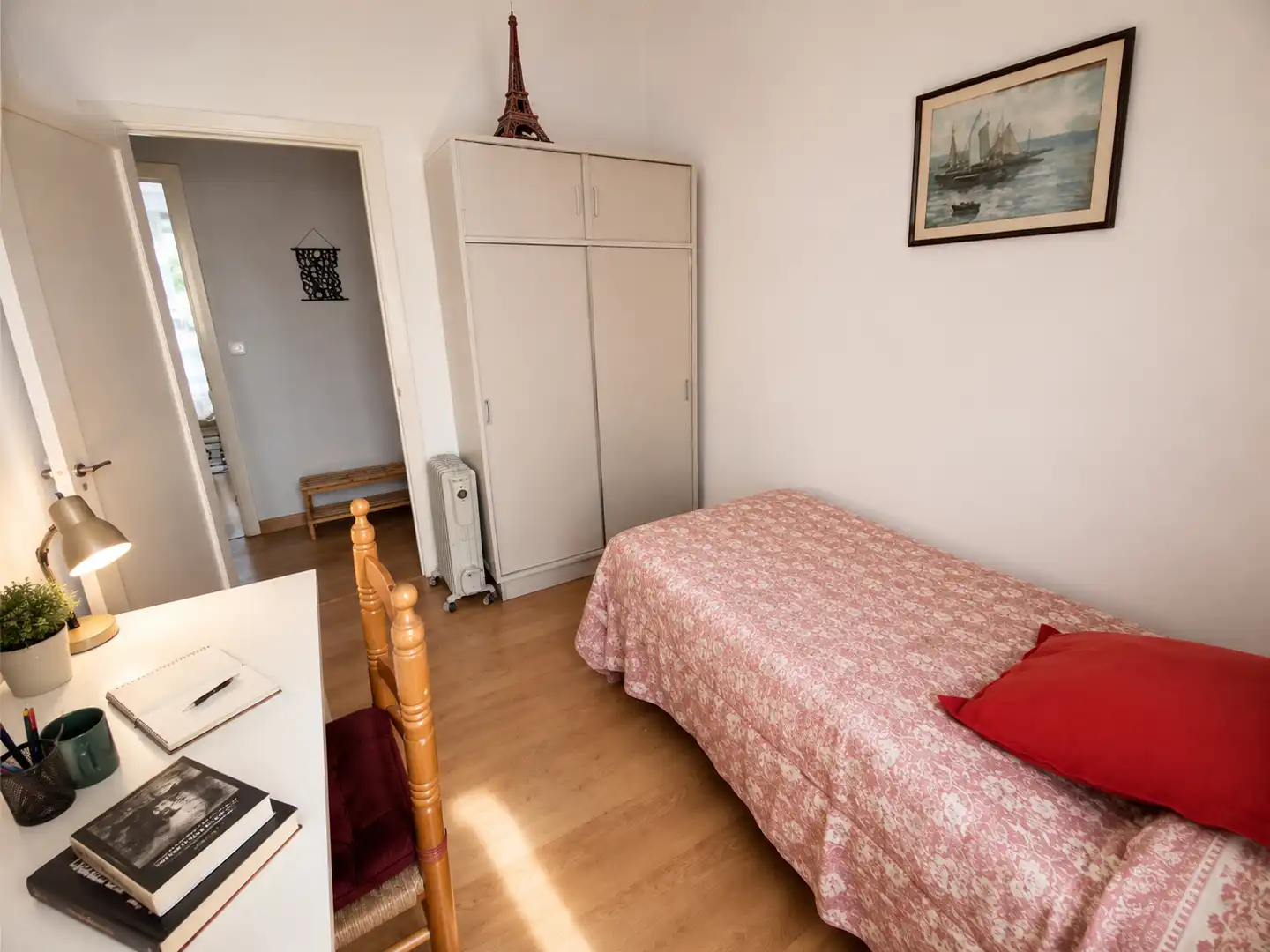 Schlafzimmer von Wohnung zur Miete in Santander mit Möbliert und Ofen