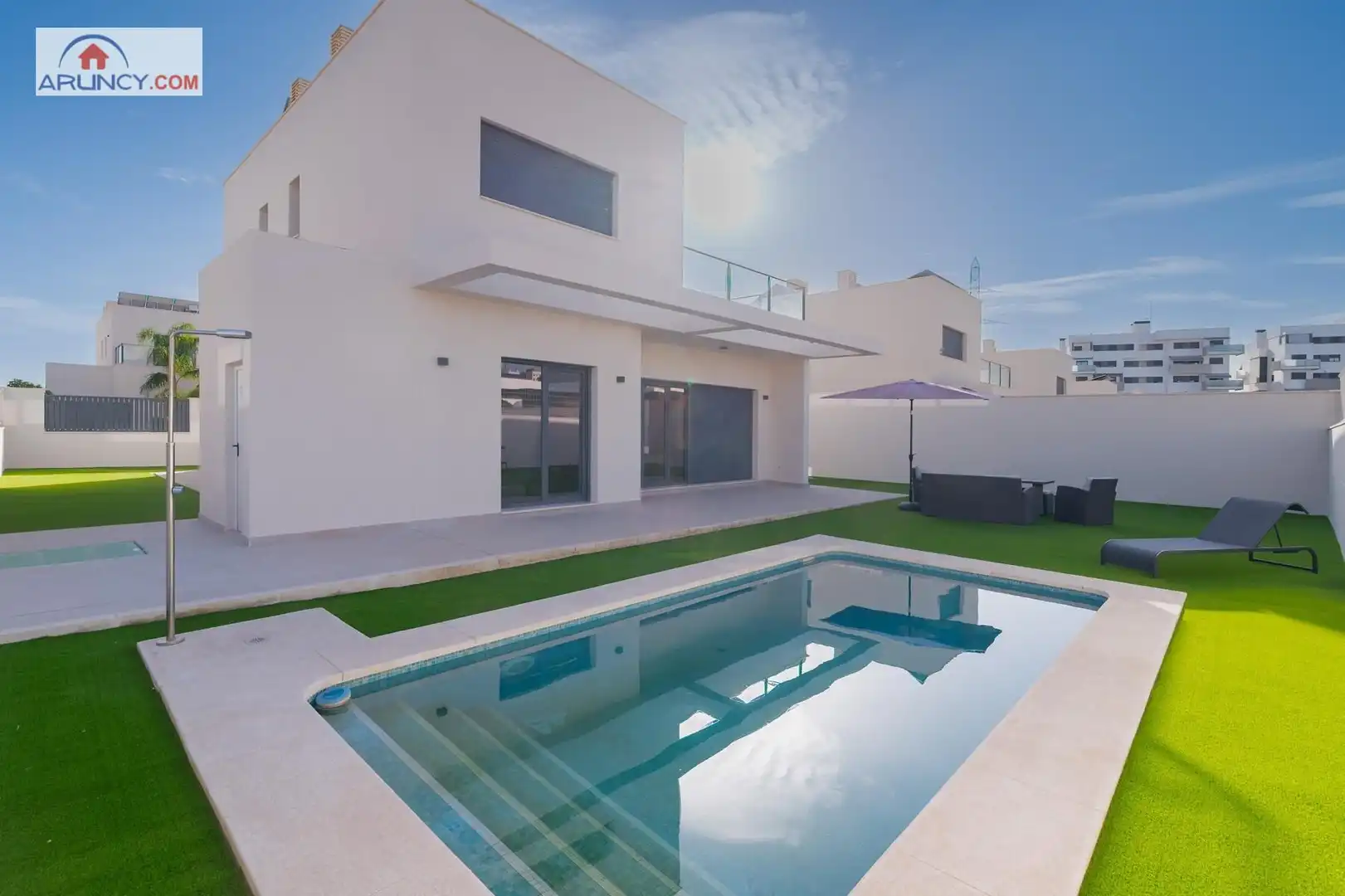 Villa con piscina in affitto a Entrenúcleos