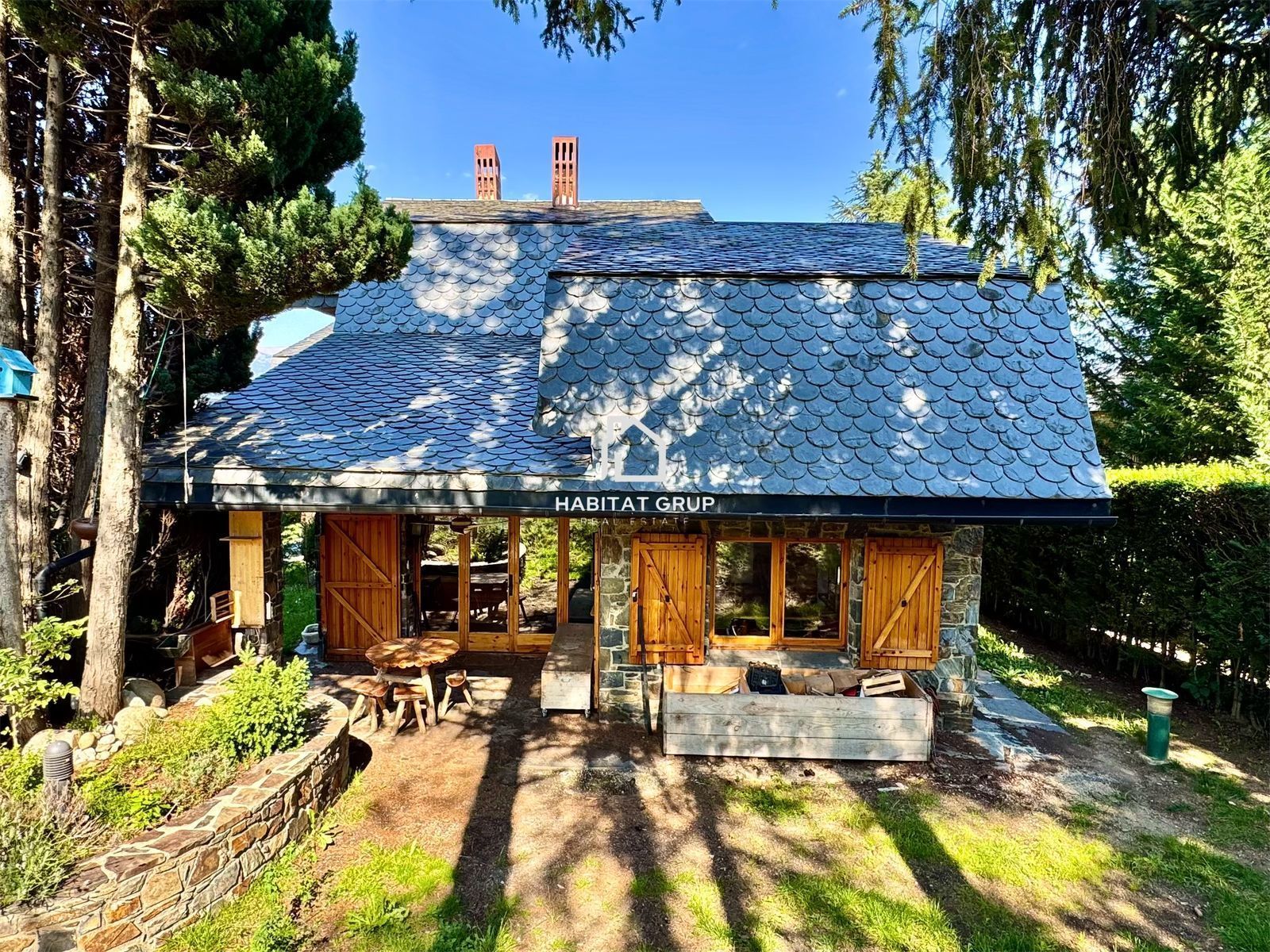 Vista exterior de Casa o xalet en venda en Alp amb Calefacció, Jardí privat i Traster