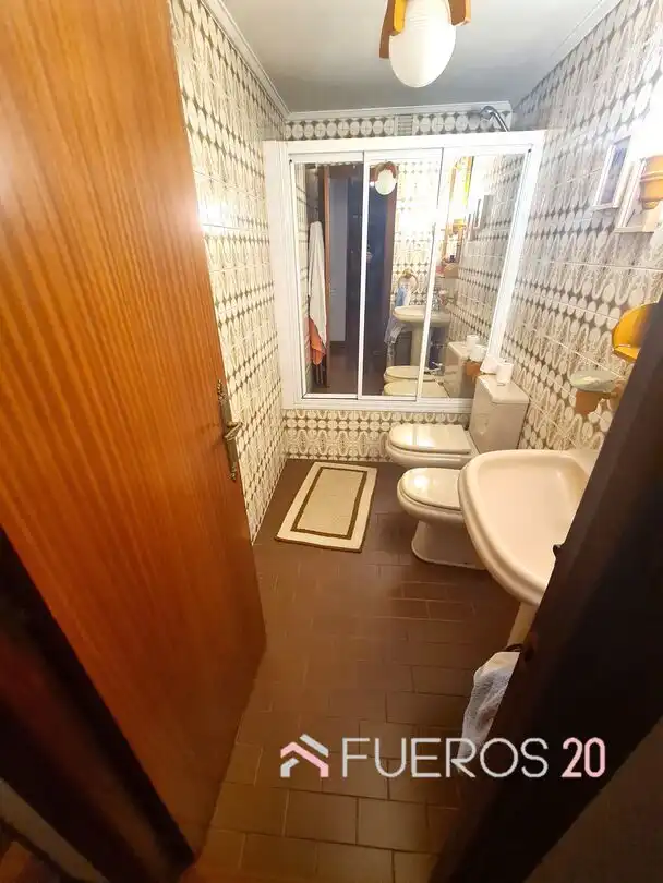 Baño de Piso en venta en Barakaldo  con Calefacción, Terraza y Trastero