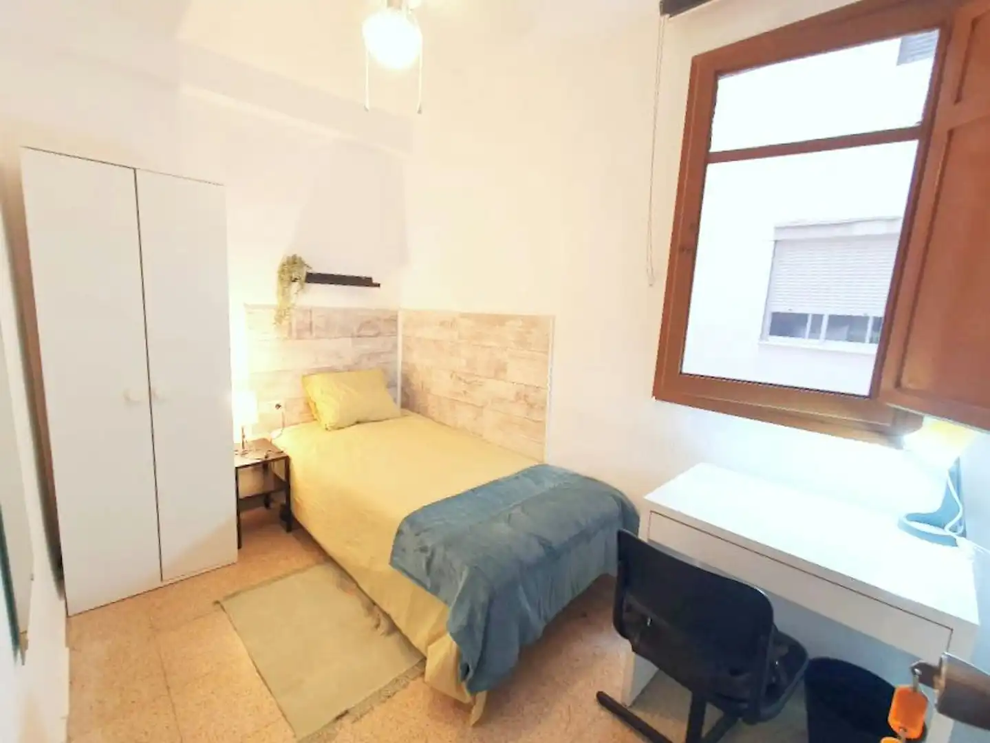 Dormitori de Pis per a compartir en Valencia amb Moblat i Rentadora
