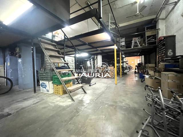 Local comercial en Venta en Nou Moles