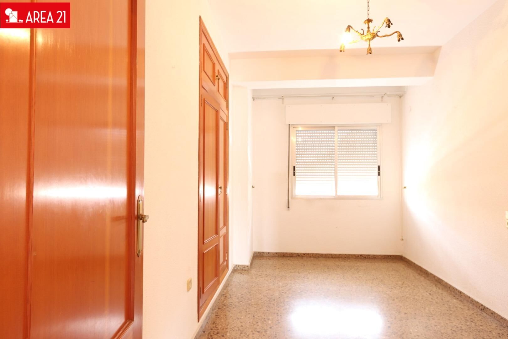 Building for sale in La Pobla de Vallbona