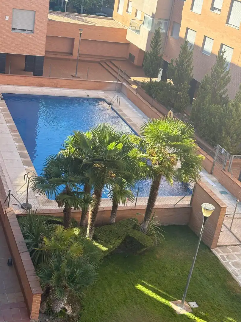 Schwimmbecken von Dachboden zum Verkauf in Yebes mit Klimaanlage, Heizung und Terrasse