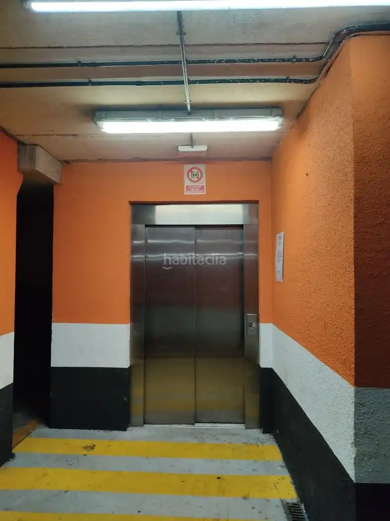Individual to rent in Gran Vía Juan Carlos I 57, imagen 5