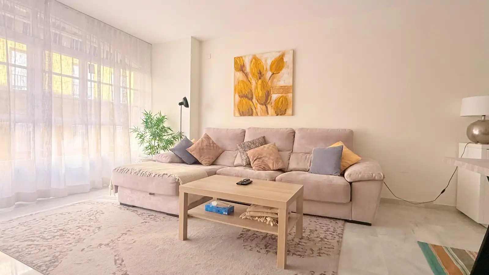 Sala d'estar de Pis en venda en Estepona amb Aire condicionat, Calefacció i Terrassa