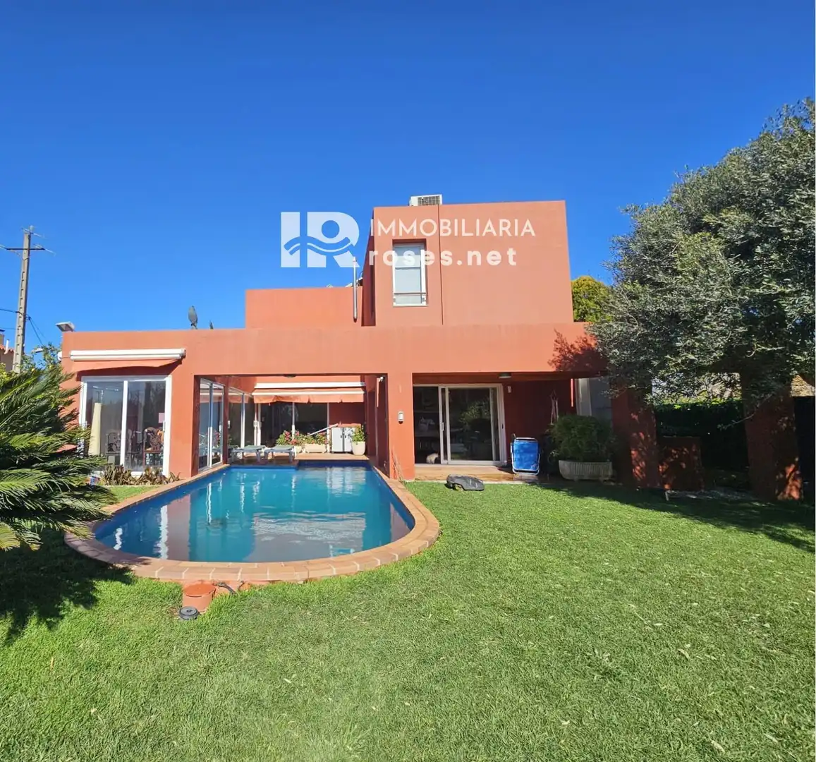 Chalet con piscina en venta en SALVADOR DALÍ
