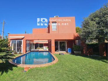 Chalet con piscina en venta en SALVADOR DALÍ