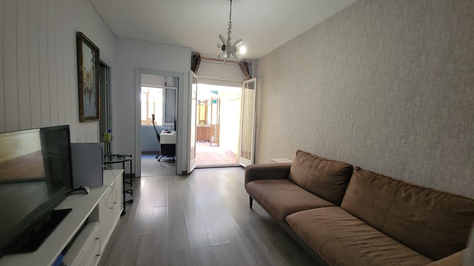 Living room of Flat for sale in L'Hospitalet de Llobregat  with Parquet flooring and Terrace