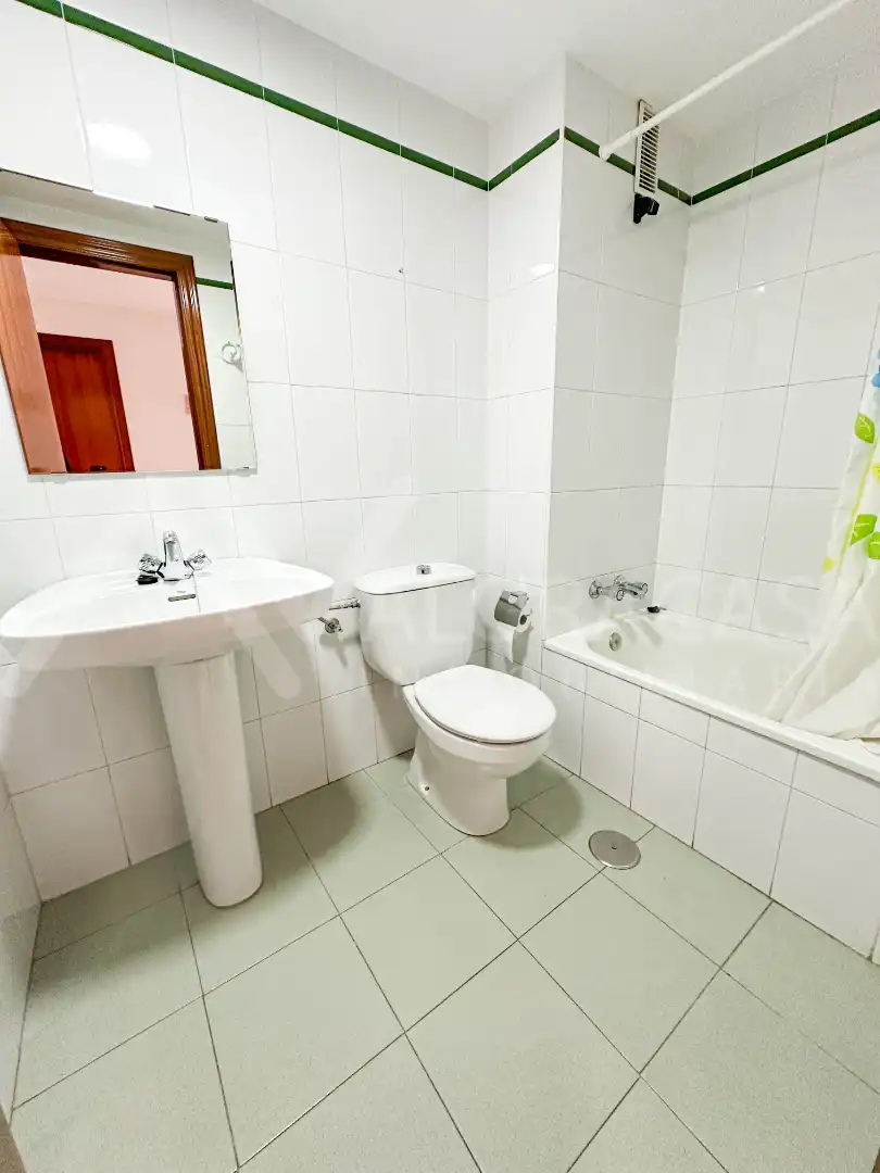 Bathroom of Flat for sale in Málaga  with Air Conditioner and Terrace