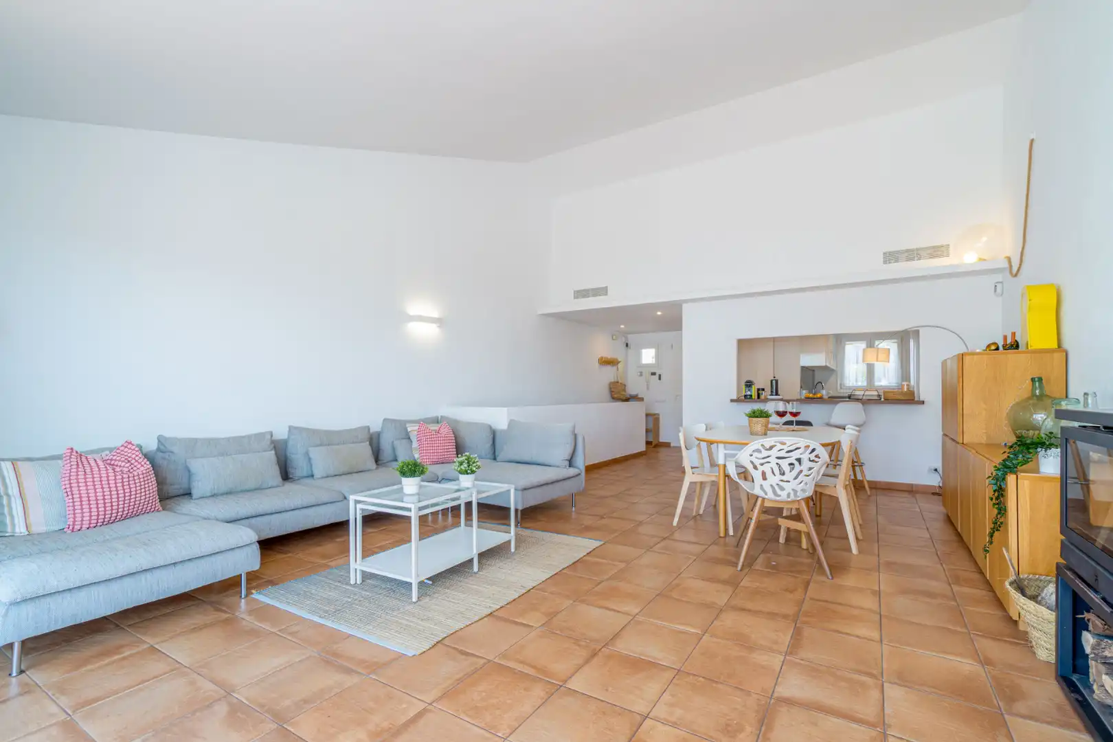 Sala d'estar de Casa adosada en venda en Cadaqués amb Aire condicionat, Calefacció i Terrassa