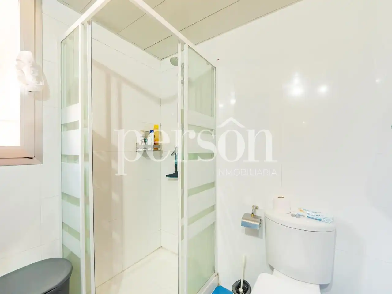 Bathroom of Flat for rent in Valencia  with Air Conditioner, Balcony and Community pool