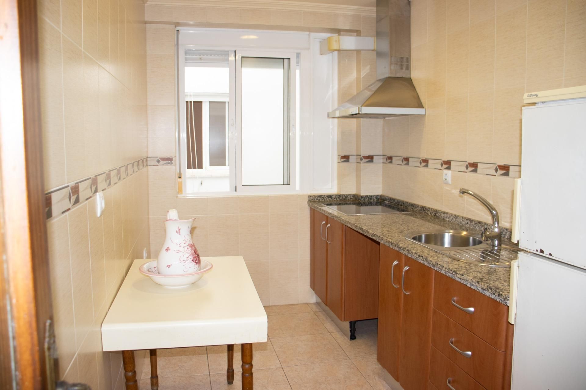 Kitchen of Flat for sale in  Sevilla Capital  with Heating, Terrace and Balcony
