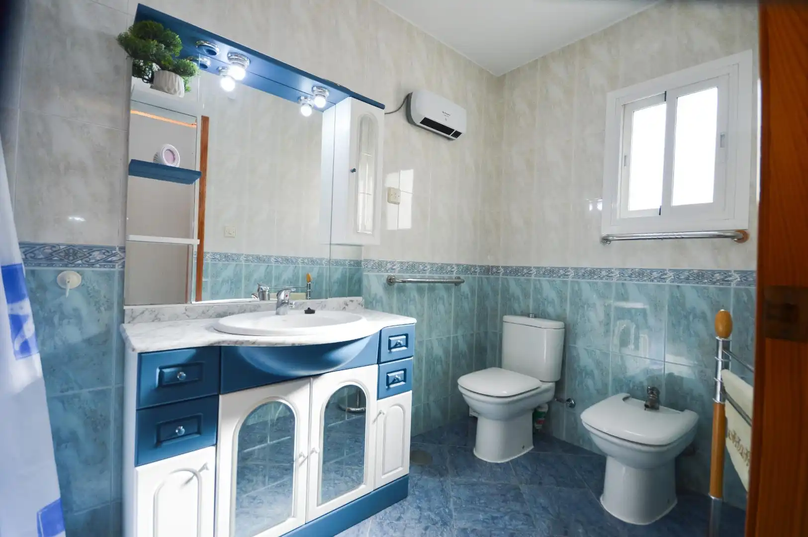 Badezimmer von Wohnung zum Verkauf in Benahadux mit Klimaanlage, Heizung und Terrasse