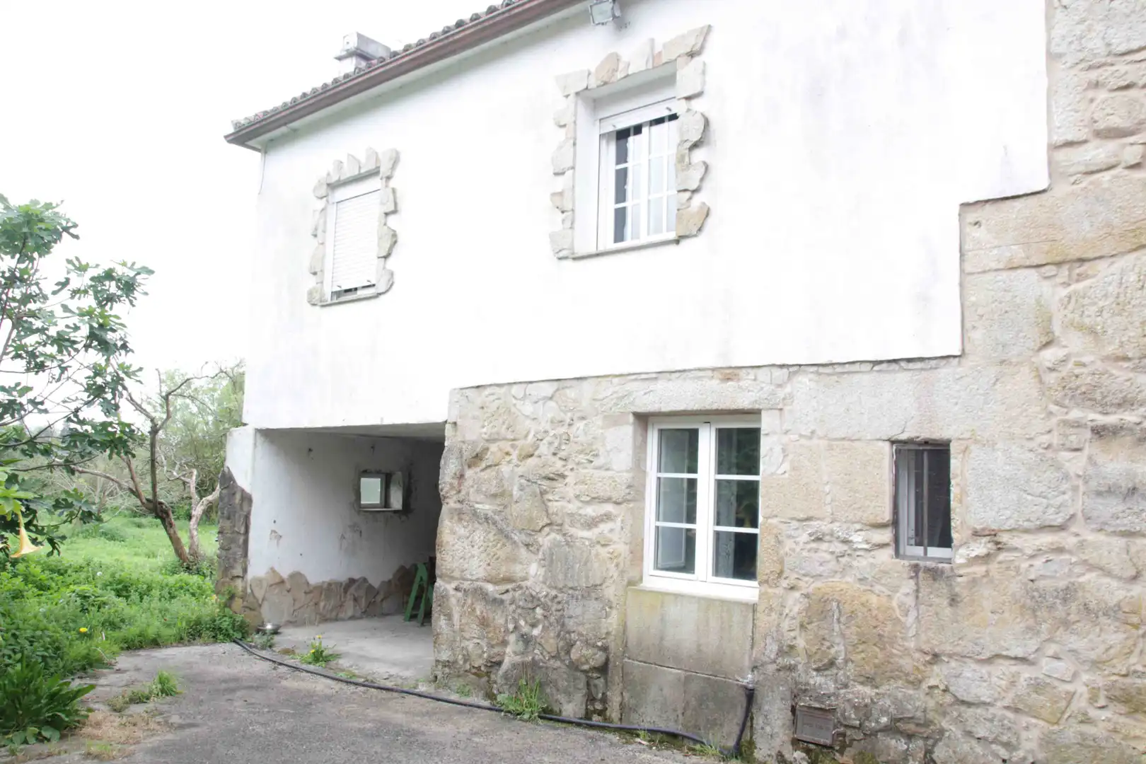 Außenansicht von Einfamilien-Reihenhaus zum Verkauf in Padrón