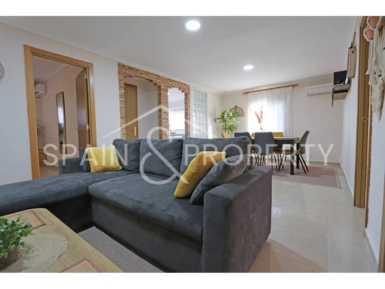 Sala d'estar de Casa o xalet en venda en Turís amb Aire condicionat, Jardí privat i Terrassa