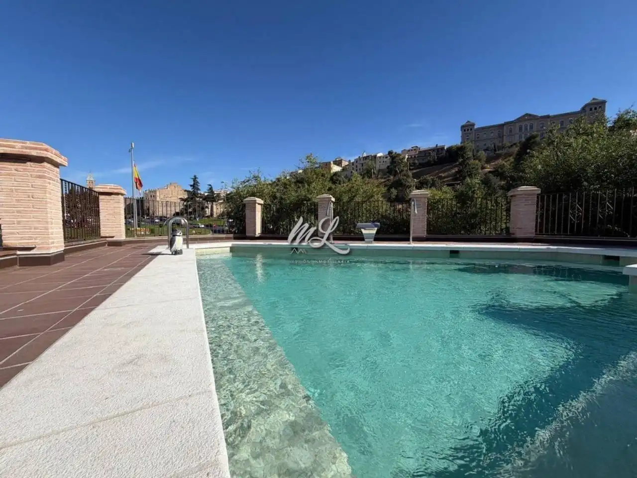 Piscina de Dúplex en venda en Toledo amb Calefacció, Traster i Piscina comunitària