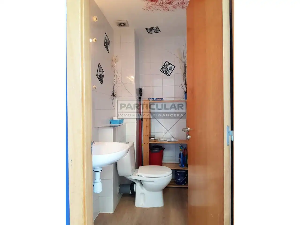 Baño de Local de alquiler en Vallromanes con Aire acondicionado