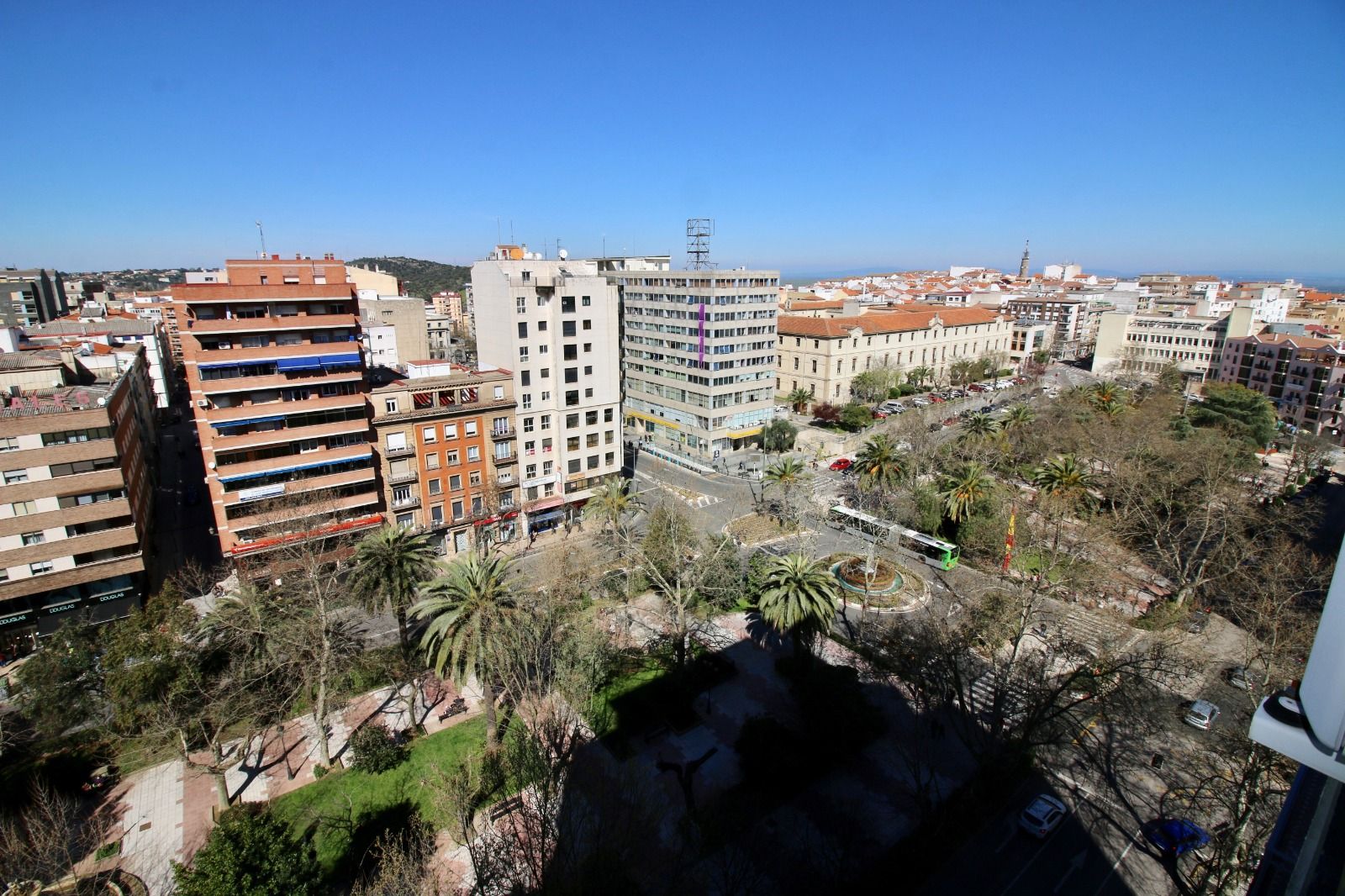 Vista exterior de Oficina en venda en Cáceres Capital amb Aire condicionat i Calefacció