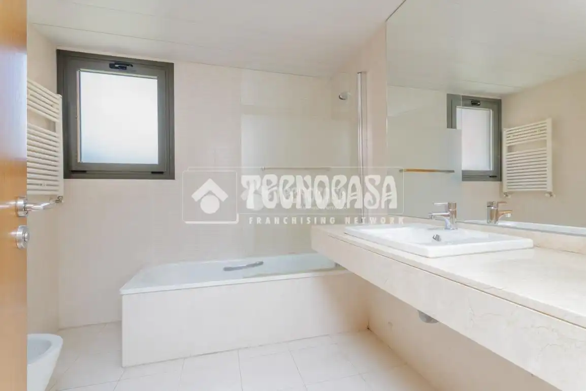 Bany de Pis en venda en Tres Cantos amb Aire condicionat, Calefacció i Terrassa