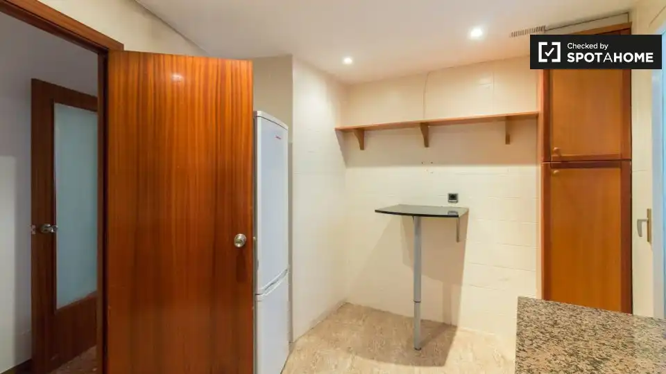 Kitchen of Flat for share in Barcelona  with Air Conditioner, Heating and Furnished