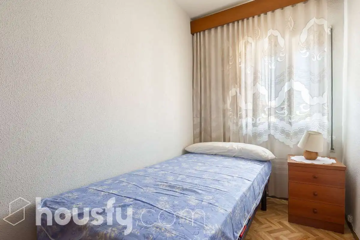 Habitación de Piso en venta en Madrid con Trastero