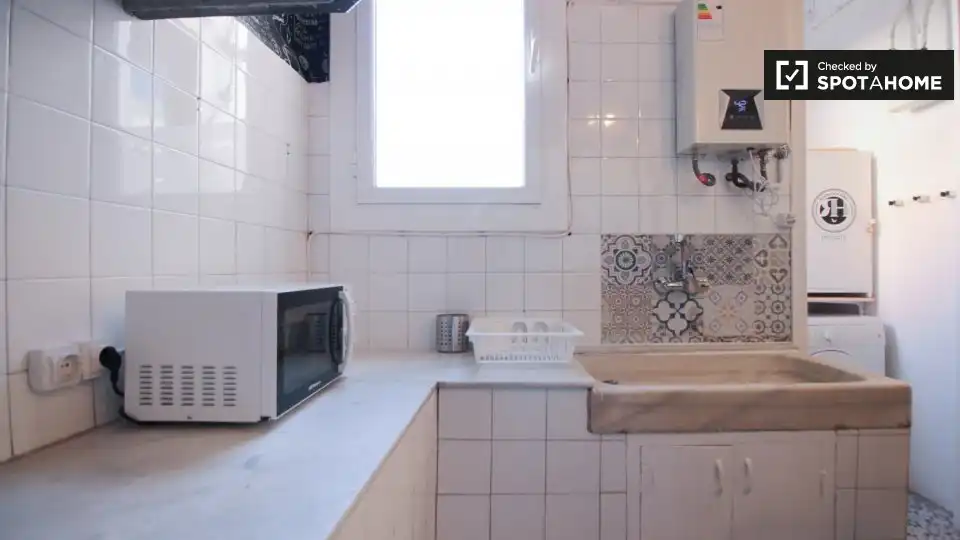 Cocina de Piso para compartir en Barcelona con Aire acondicionado, Calefacción y Amueblado
