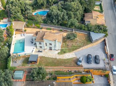 Casa amb piscina en venda a C. de Ramón Llull