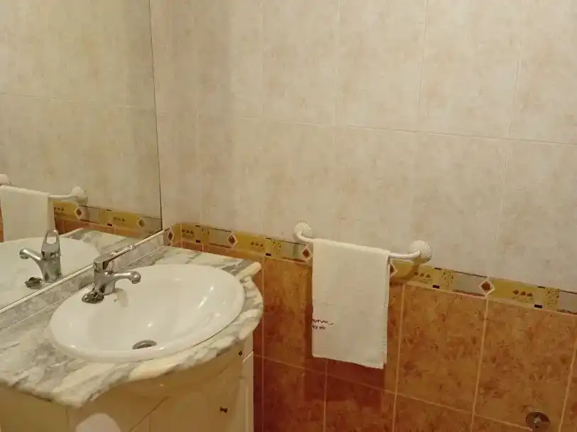 Bany de Pis en venda en Espino de la Orbada amb Moblat