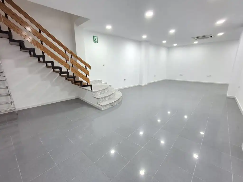 Local comercial de lloguer a La Roda, imagen 2