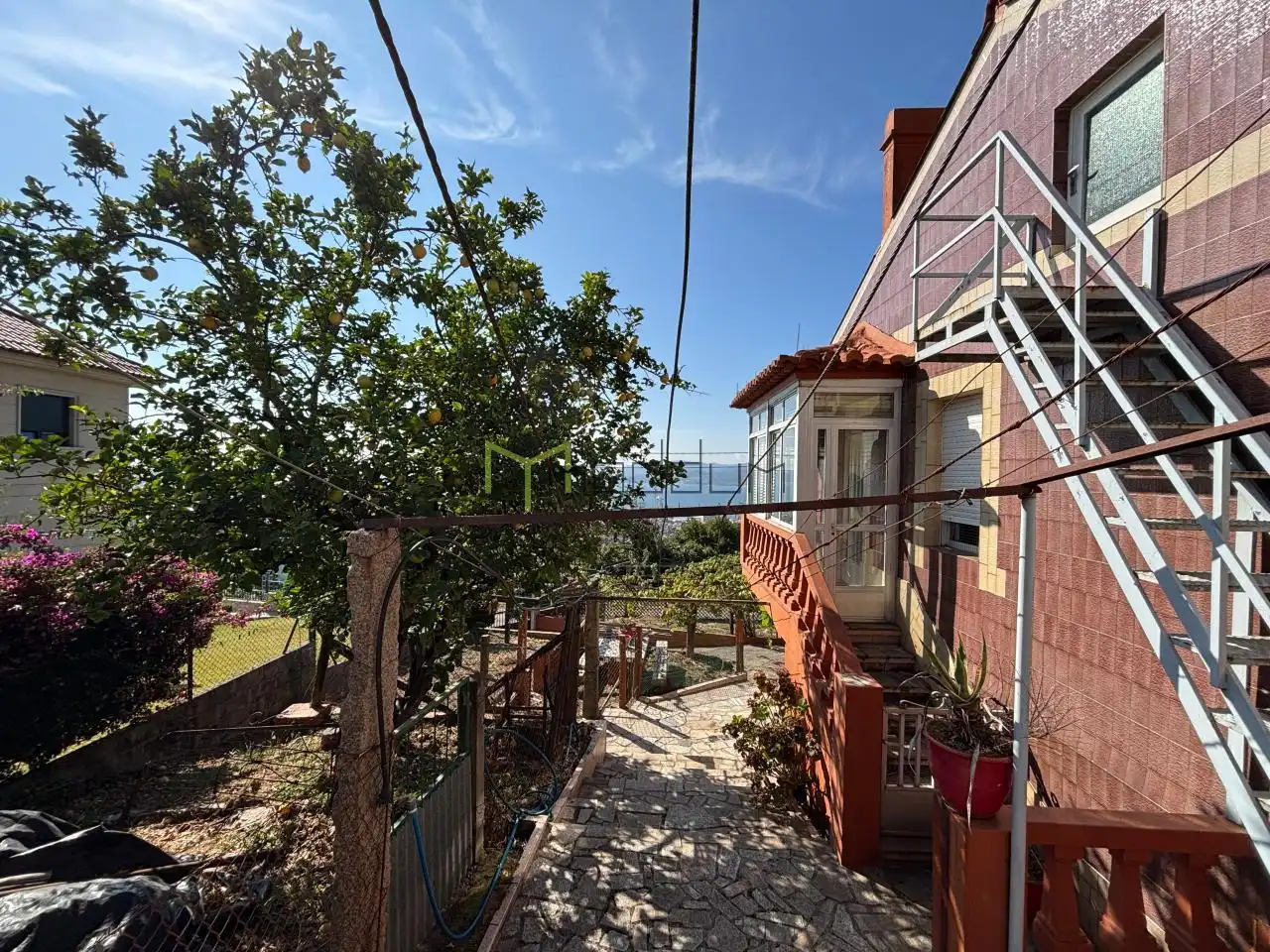 Außenansicht von Haus oder Chalet zum Verkauf in Vigo  mit Heizung, Privatgarten und Terrasse