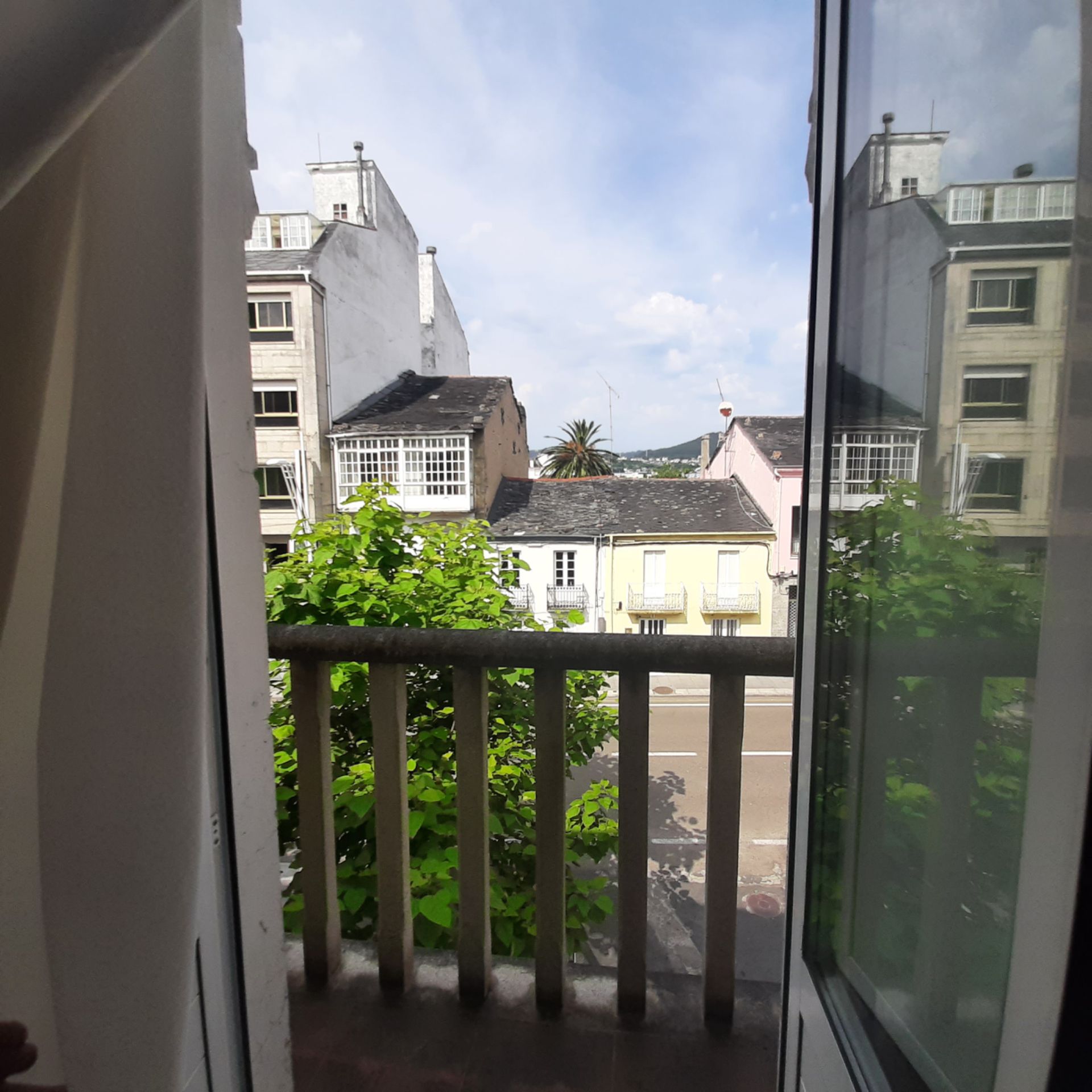Terrassa de Casa adosada en venda en Viveiro amb Jardí privat, Moblat i Forn