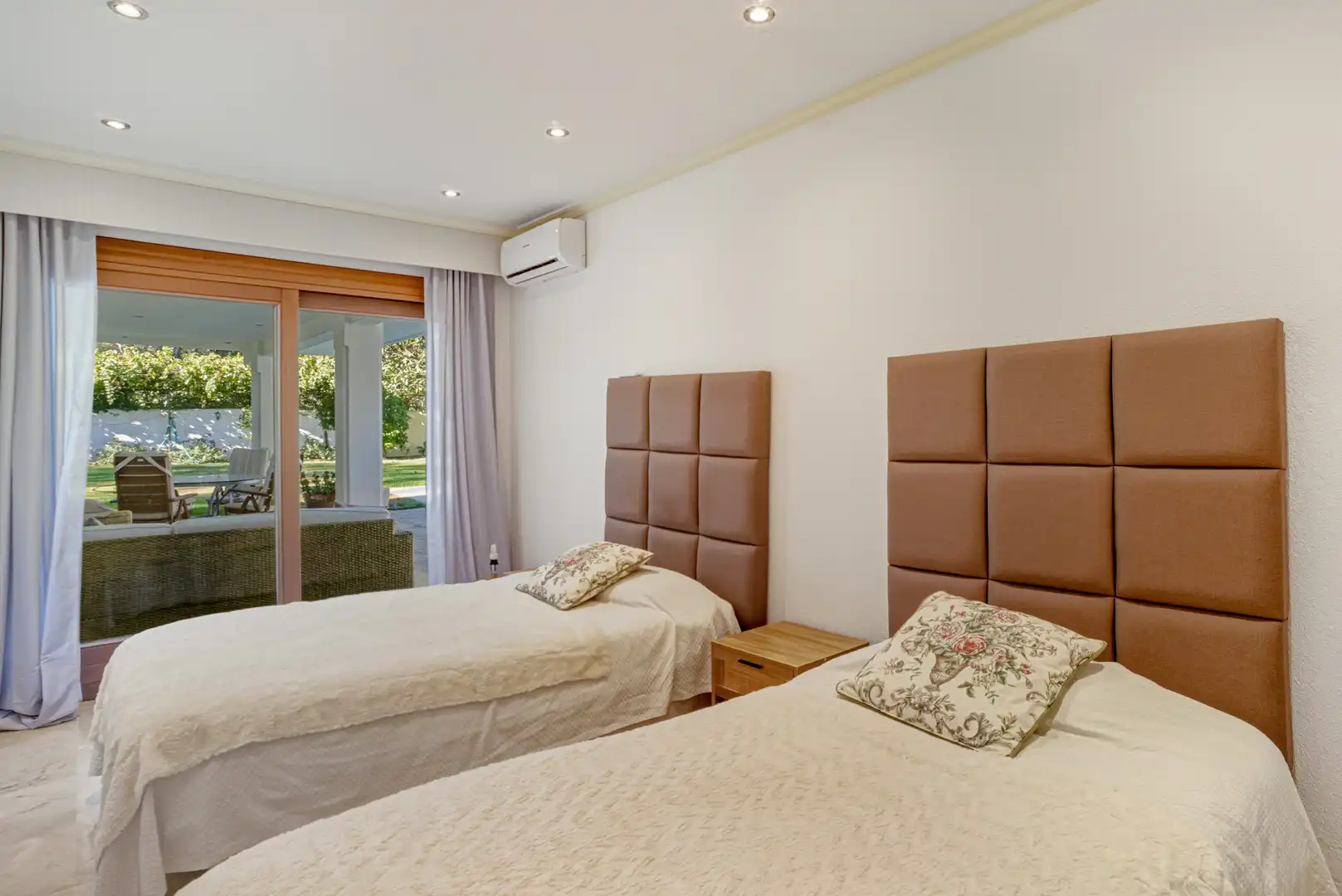 Habitación de Casa o chalet en venta en Estepona con Aire acondicionado, Jardín privado y Terraza