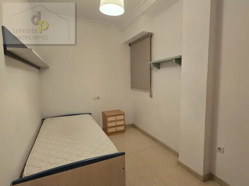 Dormitori de Pis de lloguer en Elche / Elx amb Aire condicionat, Moblat i Balcó