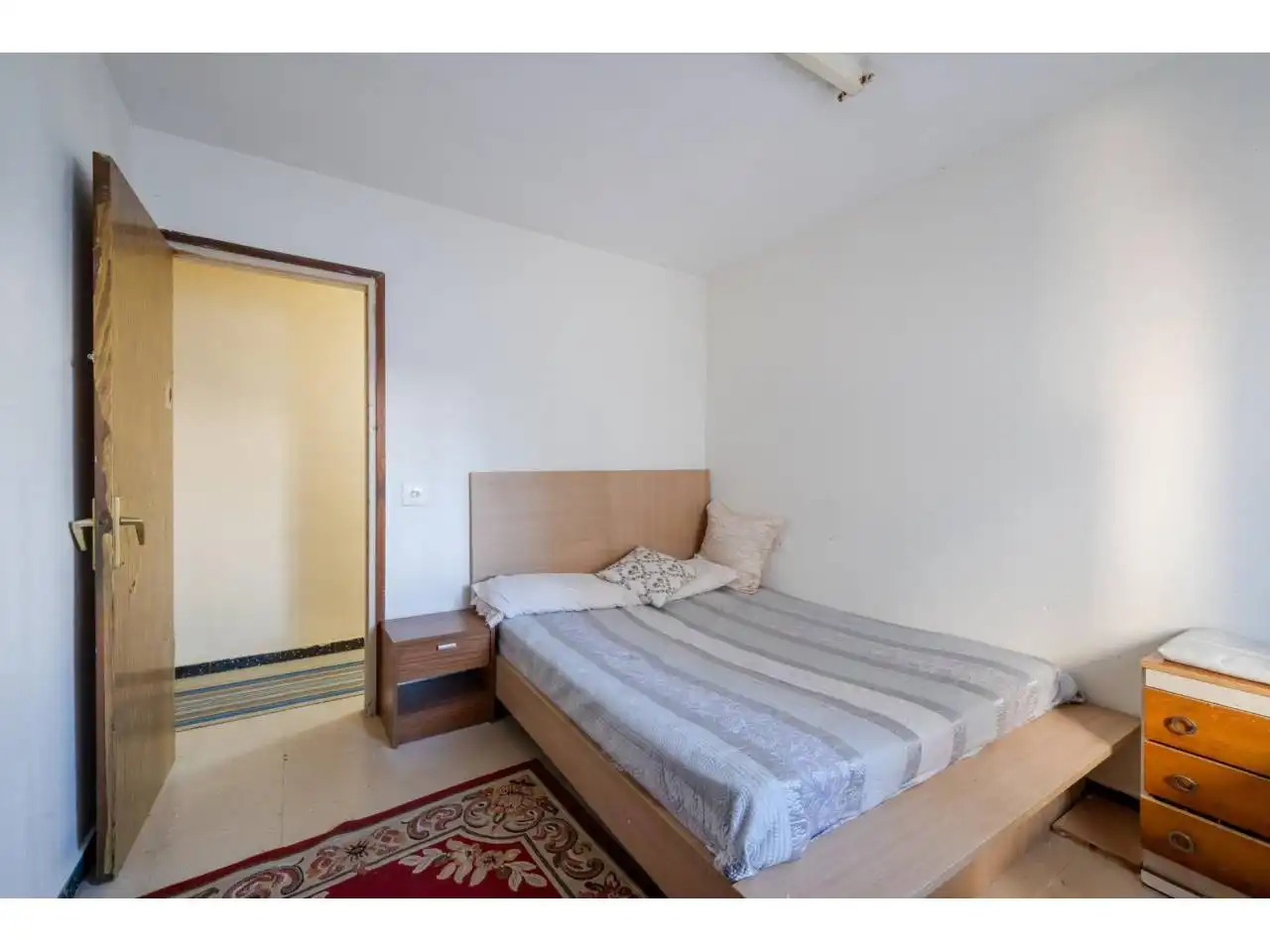 Schlafzimmer von Wohnung zum Verkauf in Salt mit Heizung
