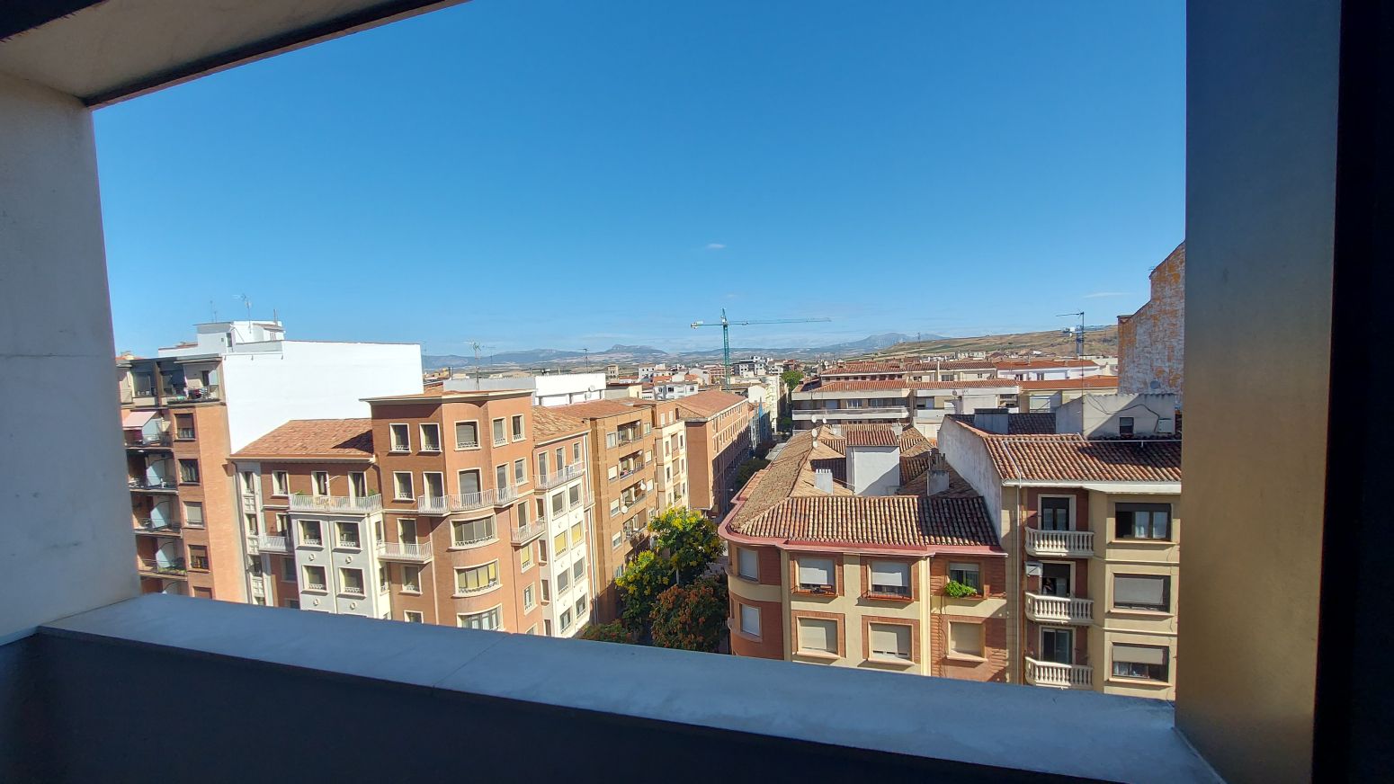 Vista exterior de Piso de alquiler en  Logroño con Calefacción, Terraza y Amueblado