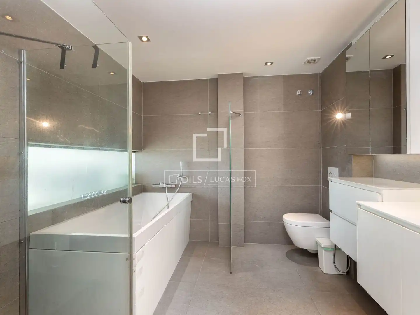 Baño de Piso en venta en Blanes con Aire acondicionado, Calefacción y Terraza