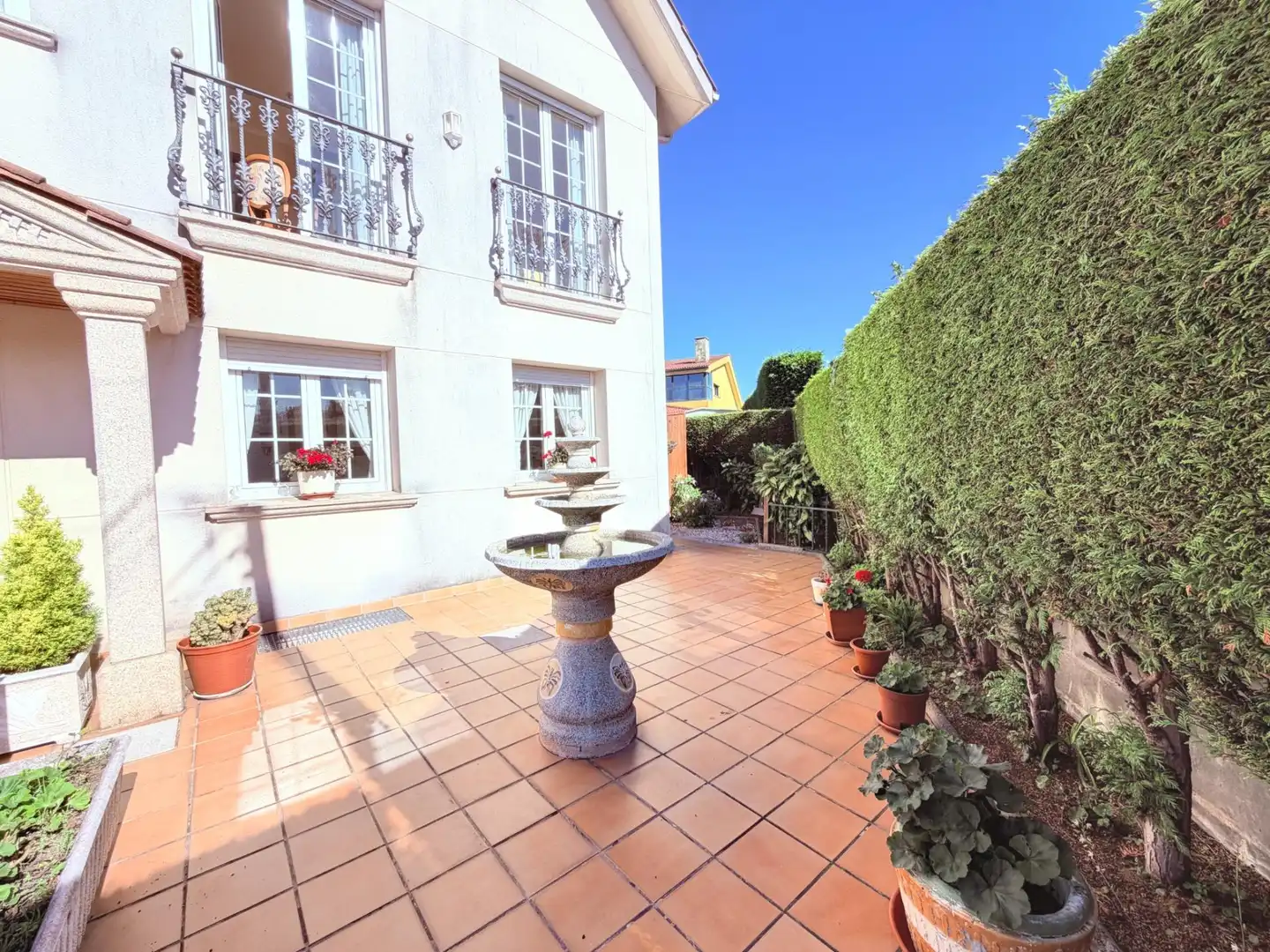 Jardí de Casa o xalet en venda en Oleiros amb Calefacció, Jardí privat i Terrassa